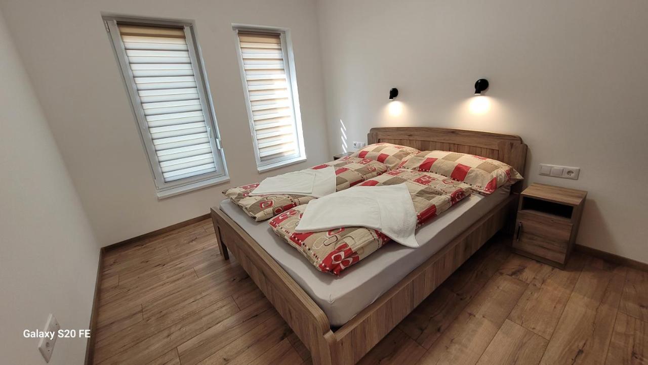 Zea Apartmanhaz Daire Balatonfenyves Dış mekan fotoğraf